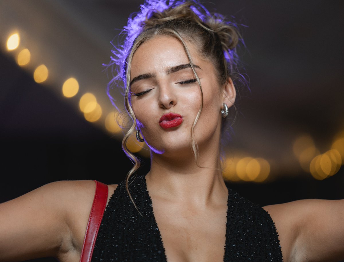 call_me_chaotic's tweet image. Back in September I was kindly invited to @niamhconnor8's 21st bday. I took my camera just to grab a few shots but it wasn't a proper shoot as it was a personal visit. @NeiveCorry stole the camera and her photo's were actually decent! Look at this!

📸: Neive Corry