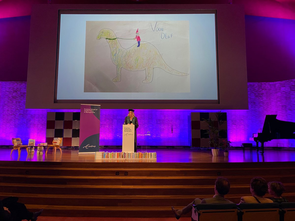 Hester van de Bovenkamp start haar oratie over #patiëntenwetenschappen  met persoonlijke ervaringen met zorgverleners; negatieve maar ook positieve. Een voorbeeld van de laatste is de tekening die een verpleegkundige voor haar zoontje maakte.
