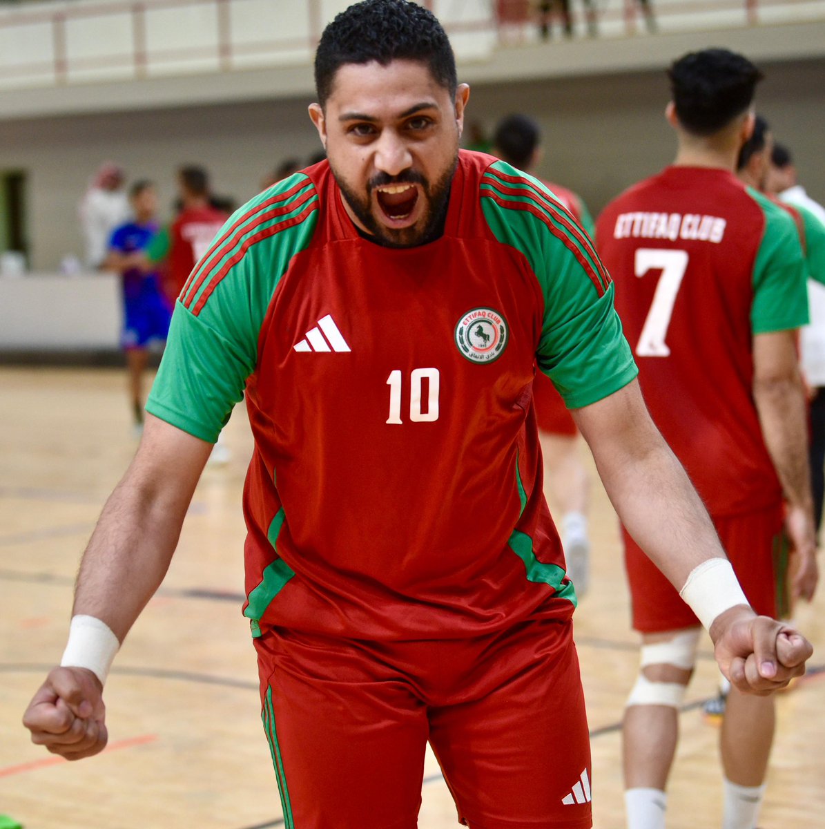 EttifaqSa's tweet photo. بفـارق هدف فـرساننا يكسبون المواجهـة🔚👏🏻

🔵 الخويلدية 29 - 30 #الاتفاق 🔴

#ألعاب_الاتفاق_المختلفة💚❤️ https://t.co/tND6ZBzUzr