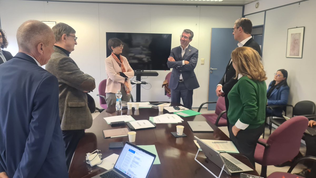 Eloísa del Pino (@delpinoe) on Twitter photo Intensas y útiles jornadas en Bruselas con los otros President@s de los organismos científicos del G6 de la ciencia europea y asistencia de responsables de la política científica UE
Temas realmente claves xa el futuro de la ciencia y de la UE 
▶️En 2025, <a href="/CSIC/">CSIC</a> coordinará el G6 Intensas y útiles jornadas en Bruselas con los otros President@s de los organismos científicos del G6 de la ciencia europea y asistencia de responsables de la política científica UE
Temas realmente claves xa el futuro de la ciencia y de la UE 
▶️En 2025, <a href="/CSIC/">CSIC</a> coordinará el G6