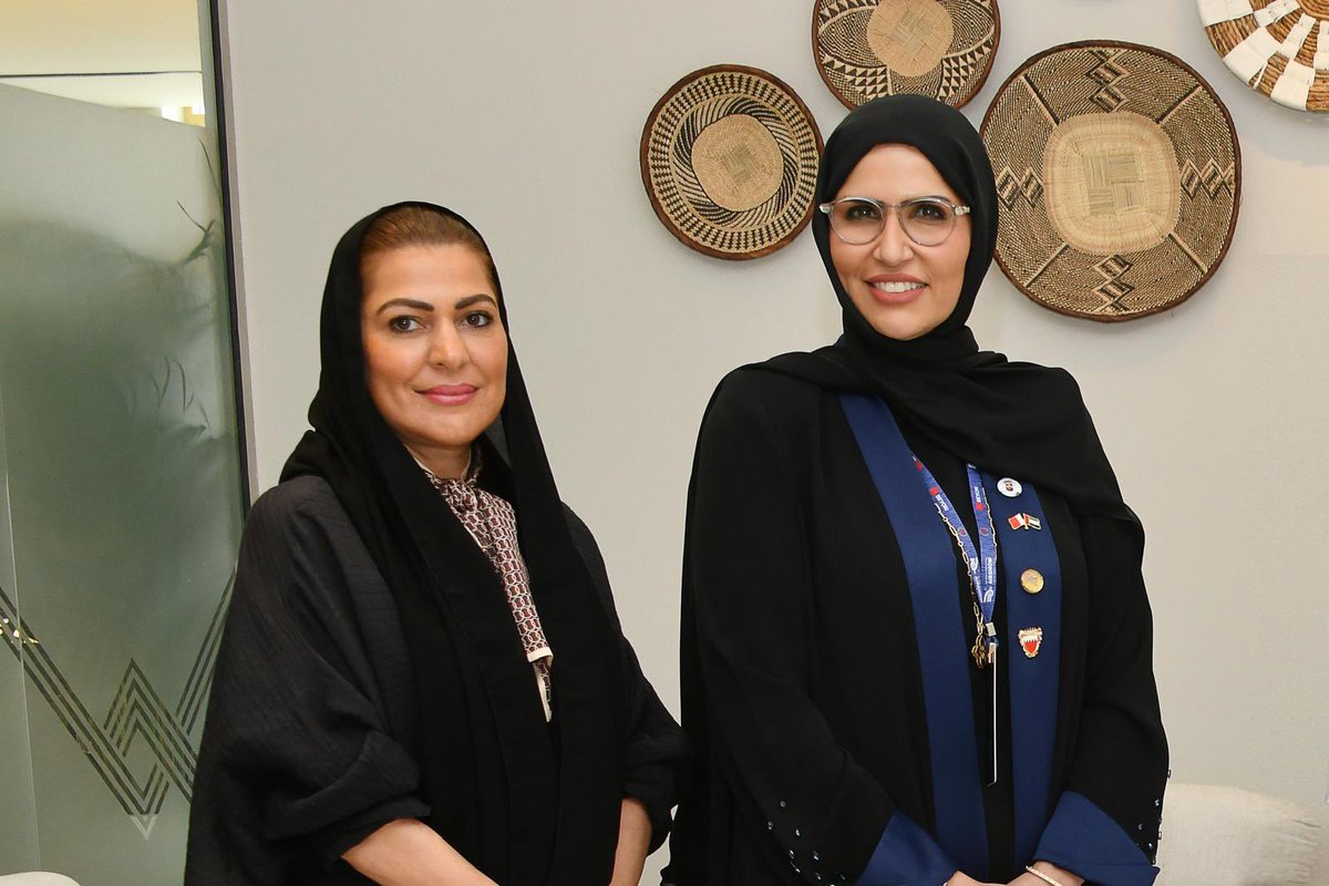 monaaaljaber's tweet photo. زيارة مميزة من ممثلي مجم��عة "#طيران_الإمارات" المشاركة في معرض البحرين الدولي للطيران 2024، للجناح الوطني لدولة الإمارات. 

خلال الزيارة تبادلنا الحديث حول تطور قطاع #الطيران ودور الكفاءات #الإماراتية في تعزيز التميز على المستوى العالمي. https://t.co/ipk8XNokWC
