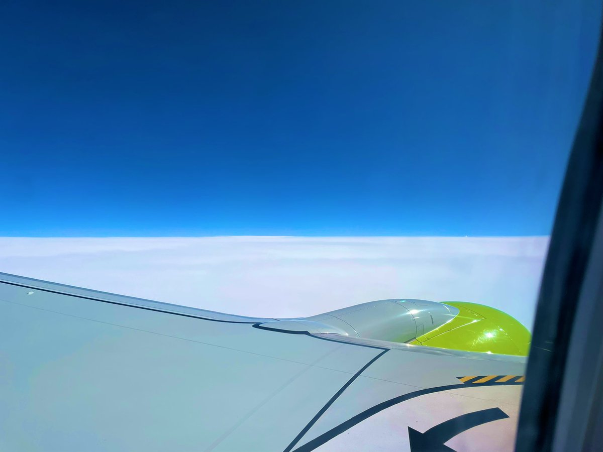 ayadesign0524's tweet photo. 今日から沖縄✈️🌺
隙間時間見つけながら頑張ります💻✊ https://t.co/p17DiHavMW