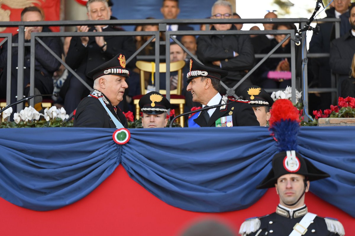 MinisteroDifesa's tweet image. "Si chiude un capitolo di storia dei @_Carabinieri_. Sotto la guida del Generale #Luzi, cui esprimo profonda gratitudine, abbiamo visto una #Benemerita all’avanguardia, radicata nelle tradizioni, con 'il Carabiniere' sempre al centro. Al Generale #Luongo il compito di  confermare