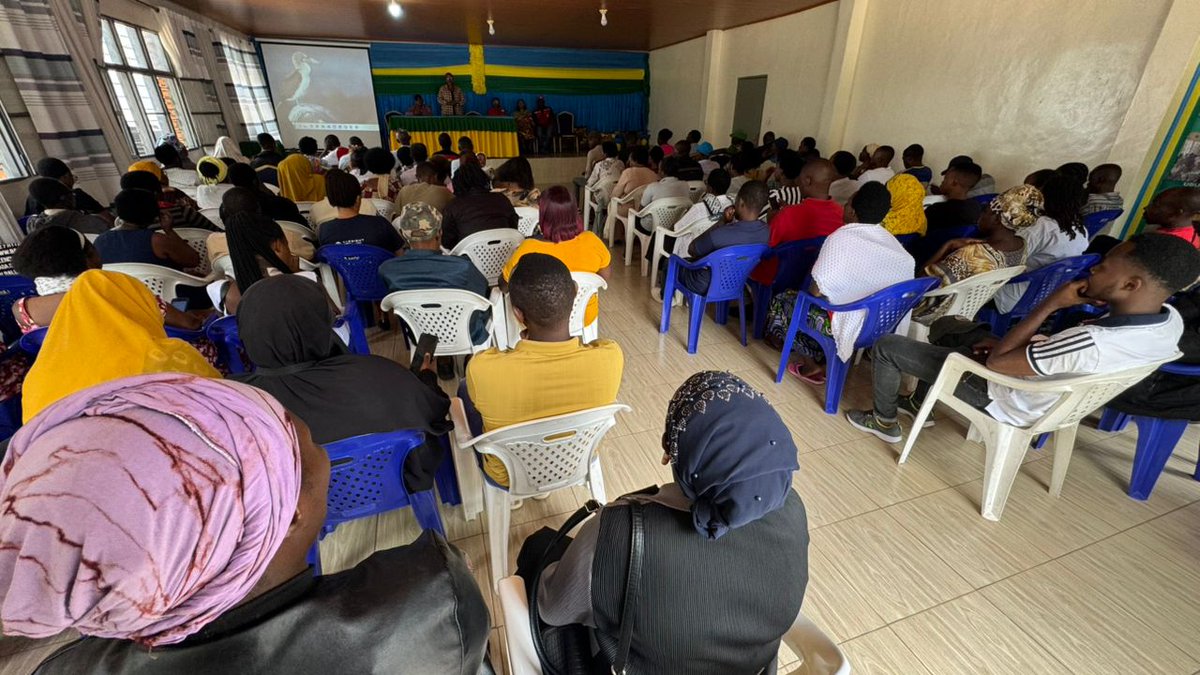 MuhimaRwanda's tweet photo. Mu Murenge wa #Muhima hakozwe amahugurwa y'ibyiciro bitandukanye ku ndwara z'ibyorezo #Marbug #MPox ku bufatanye bwa Unicef,Red Cross n'Ibitaro bya Muhima;
Ni muri gahunda yo kongerera ubumenyi inzego zose ku ndwara z'ibyorezo n'uko byirindwa
#TweseHamweTuzasinda https://t.co/kfs4OSujze