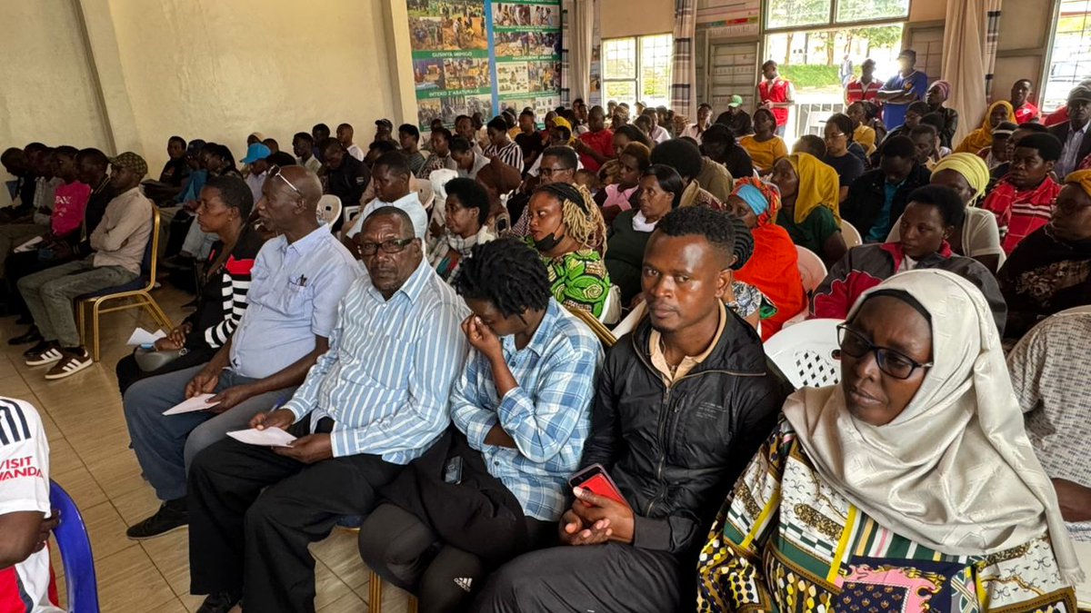 MuhimaRwanda's tweet photo. Mu Murenge wa #Muhima hakozwe amahugurwa y'ibyiciro bitandukanye ku ndwara z'ibyorezo #Marbug #MPox ku bufatanye bwa Unicef,Red Cross n'Ibitaro bya Muhima;
Ni muri gahunda yo kongerera ubumenyi inzego zose ku ndwara z'ibyorezo n'uko byirindwa
#TweseHamweTuzasinda https://t.co/kfs4OSujze