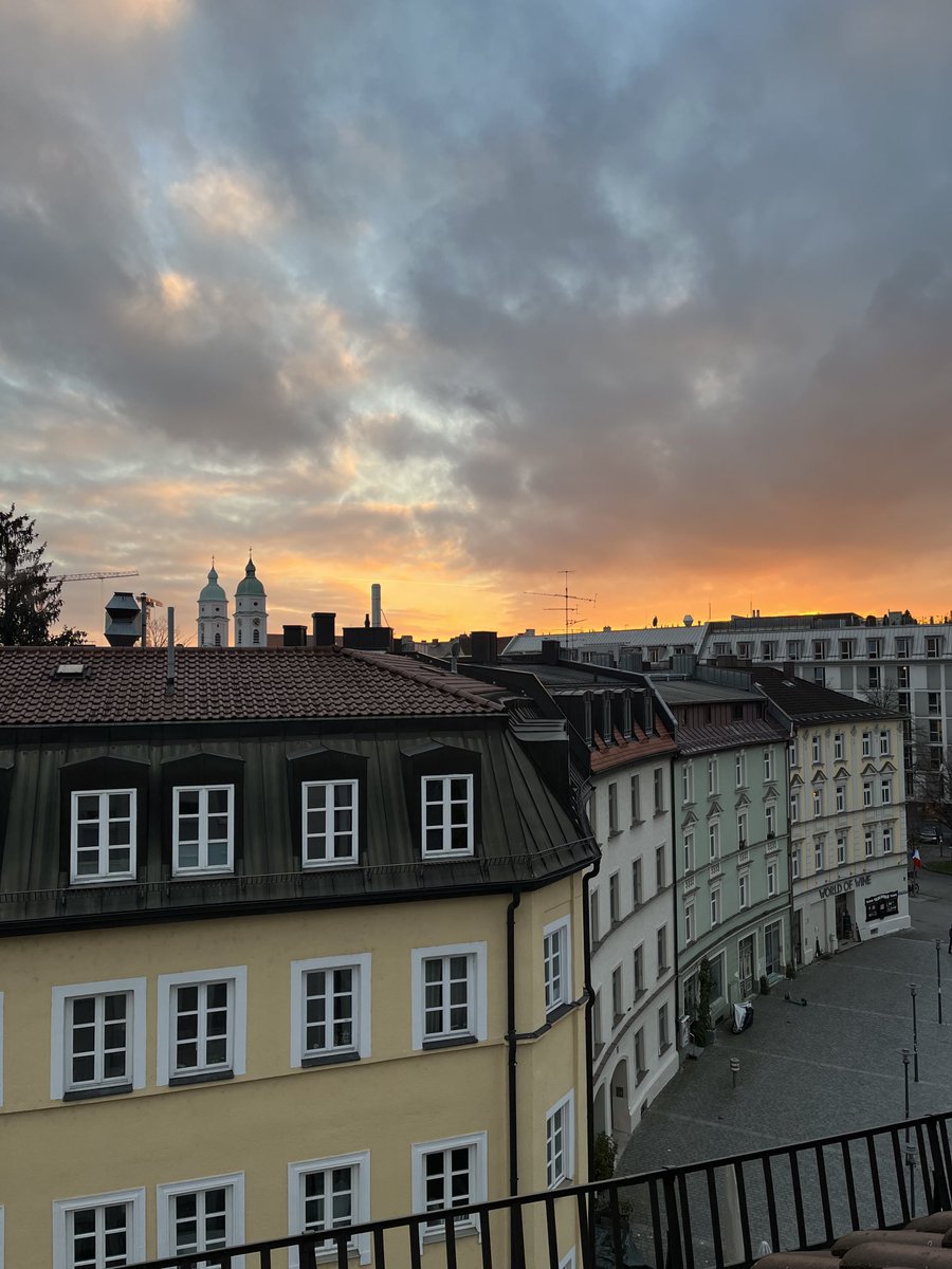 Hinterm Dorf, hinterm Dorf
brennt es in der Mühle #untergiesing