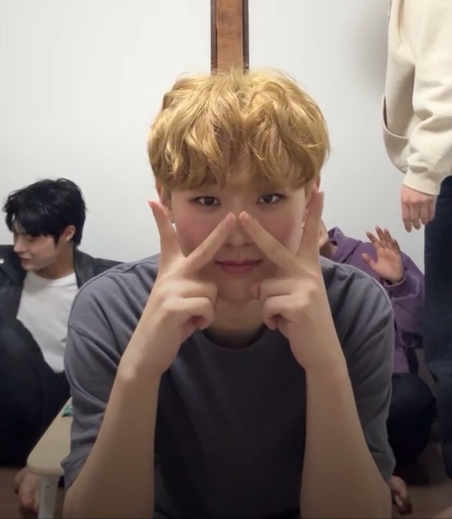 Bz_D_Yo_0820's tweet photo. @LUPITER_ #유피테르 #lupiter
넥타이 못해서 귀엽네👶🏻💖
#태오 #TEAO https://t.co/4zaE9esg59