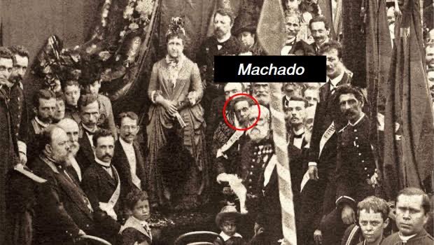 GutoZacariasMBL's tweet photo. "Qual era o lugar ocupado por gente como você no Brasil Império?"

- Machado de Assis, mulato, conselheiro e amigo pessoal da Princesa Isabel. 

- José do Patrocínio, negro, amigo pessoal da Princesa Isabel e criador da Guarda Negra, uma guarda formada por outros negros para proteger a princesa. 

- André Rebouças, negro, monarquista e amigo pessoal e braço direito da Princesa Isabel.

Os negros, no Brasil Império, sobretudo no 2º Reinado, estavam ao lado da Coroa lutando contra a escravidão e a favor da indenização de negros recém-libertos. 

A foice e o martelo no nome é o atestado de analfabetismo histórico e, arrisco dizer, demência.
