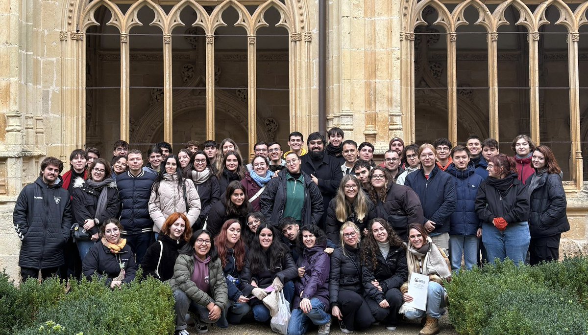 Ángel Pazos-López (@angelpazoslopez) on Twitter photo La verdad es que soy un auténtico privilegiado al poder enseñar lo mucho que me apasiona el #artemedieval en el <a href="/estudhis_urjc/">estudioshistoricos_urjc</a> en <a href="/fcedei_urjc/">FCEDEI_URJC</a> de <a href="/urjc/">URJC</a>. Tengo suerte de que alumnos estupendos me motiven cada día y me regalen su tiempo y de tener el mejor equipo en <a href="/intervisualab/">Laboratorio INTERVISUALAB</a>. La verdad es que soy un auténtico privilegiado al poder enseñar lo mucho que me apasiona el #artemedieval en el <a href="/estudhis_urjc/">estudioshistoricos_urjc</a> en <a href="/fcedei_urjc/">FCEDEI_URJC</a> de <a href="/urjc/">URJC</a>. Tengo suerte de que alumnos estupendos me motiven cada día y me regalen su tiempo y de tener el mejor equipo en <a href="/intervisualab/">Laboratorio INTERVISUALAB</a>.