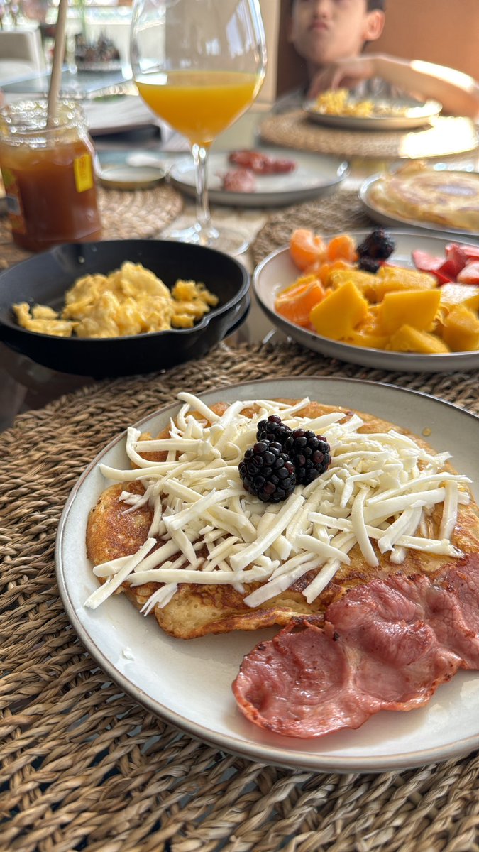 Raqueefr's tweet photo. Desayuno de domingo 🍳🥓🥞🏠 https://t.co/kz41rREXgy