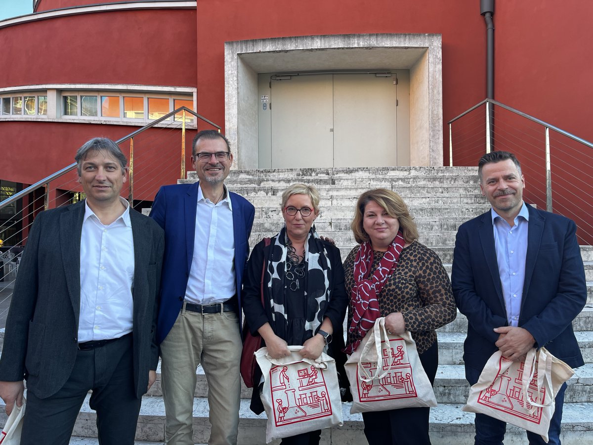 Cheers!
Here are some more group photos from our Scientific Board '24 #minorities #research #scientificboard