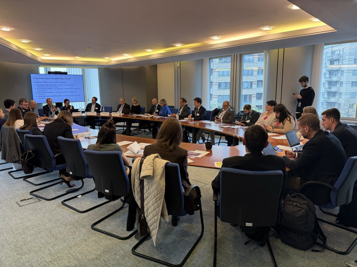 pssi_prague's tweet photo. 🌍 PSSI was honored to co-host a crucial roundtable in the EU Parliament with @Lobbiocz  and @AMO_cz , under the patronage of MEP Markéta Gregorová and supported by CRDF.

Our Director of Operations, Boris Kaliský, and Lukáš Kraus, Head of the Analytical Unit in @Lobbiocz  presented a joint policy paper: Recommendations for the New EU Parliament and Commission to Strengthen the Implementation of Sanctions Against Russia. 
🔗 https://t.co/fwuwnpNrKl
Jiří Skuhrovec (@datlab_eu) supported the discussion with data on sanctions violations.

Key insights were shared by EU Sanctions Envoy David O’Sullivan, Dirk Schuebel (@eu_eeas), and Adéla Kábrtová (DG FISMA), with the event attended by MEPs, EU officials, and civil society experts.

#PSSI #Sanctions #Russia #ResilientEurope