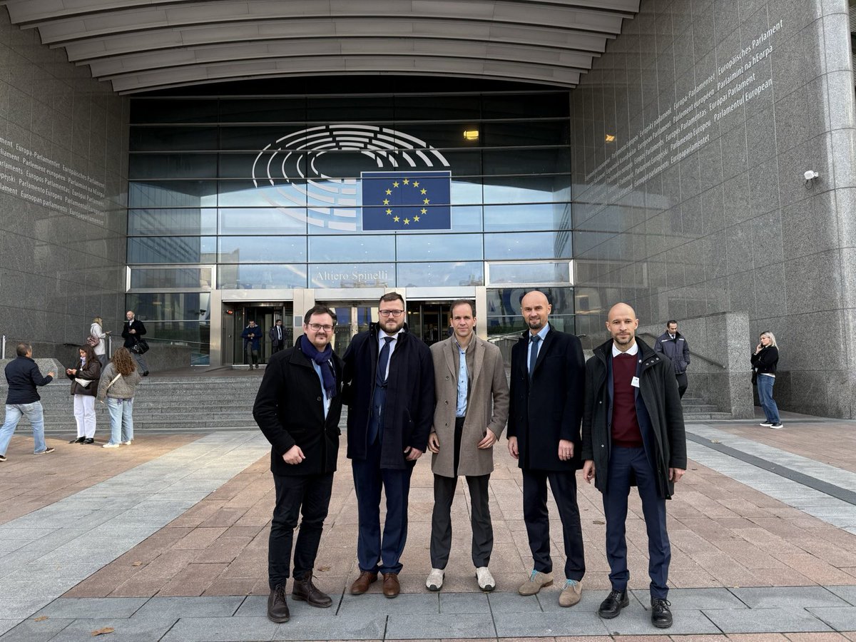 pssi_prague's tweet photo. 🌍 PSSI was honored to co-host a crucial roundtable in the EU Parliament with @Lobbiocz  and @AMO_cz , under the patronage of MEP Markéta Gregorová and supported by CRDF.

Our Director of Operations, Boris Kaliský, and Lukáš Kraus, Head of the Analytical Unit in @Lobbiocz  presented a joint policy paper: Recommendations for the New EU Parliament and Commission to Strengthen the Implementation of Sanctions Against Russia. 
🔗 https://t.co/fwuwnpNrKl
Jiří Skuhrovec (@datlab_eu) supported the discussion with data on sanctions violations.

Key insights were shared by EU Sanctions Envoy David O’Sullivan, Dirk Schuebel (@eu_eeas), and Adéla Kábrtová (DG FISMA), with the event attended by MEPs, EU officials, and civil society experts.

#PSSI #Sanctions #Russia #ResilientEurope