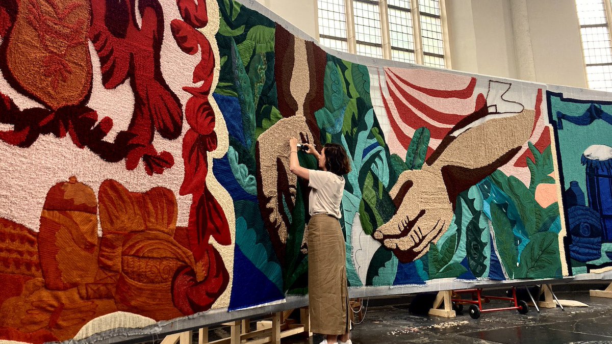 Maak jij ook mee? We werken met elkaar aan een uniek monumentaal wandkleed naar ontwerp van de Eindhovense kunstenaar Victor Sonna. In het ontwerp zijn de verhalen over het koloniale verleden van Brabant verwerkt.

Geef je op via museumhelmond.nl/evenementen/dr….