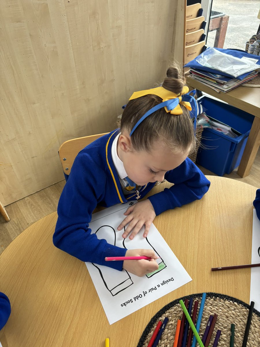 HolySpiritWA9's tweet photo. To help raise awareness of bullying &amp; to celebrate our uniqueness, the children in #EYFS wore and designed odd socks! They know they have to be kind &amp; #ChooseRespect 🌟 @ABAonline #PSHE #CelebratingDifference #BritishValues #MutualRespect #Tolerance #OddSocksDay #AntiBullyingWeek https://t.co/occSgeWeTV