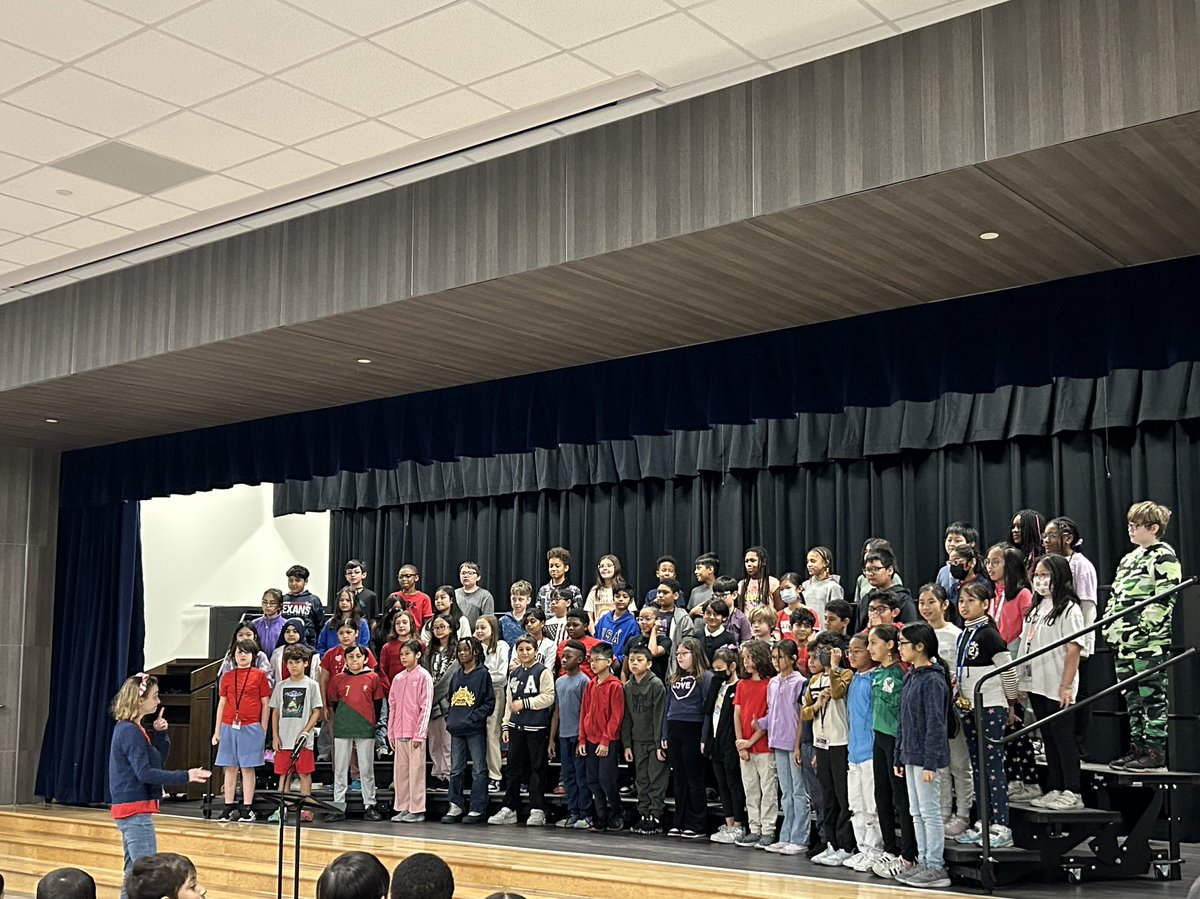 MathCounts123's tweet image. Veterans Day program @BPE_Broncos These 5th graders did an amazing job!