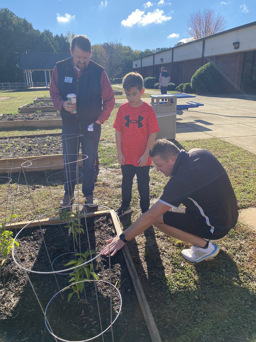 STEMcobb's tweet image. The students @Kempcougars were hard at work on this Friday in @SciSean &amp;amp; Mr. Brazile’s labs! #DoingDrivesLearning @ALDCOBB1