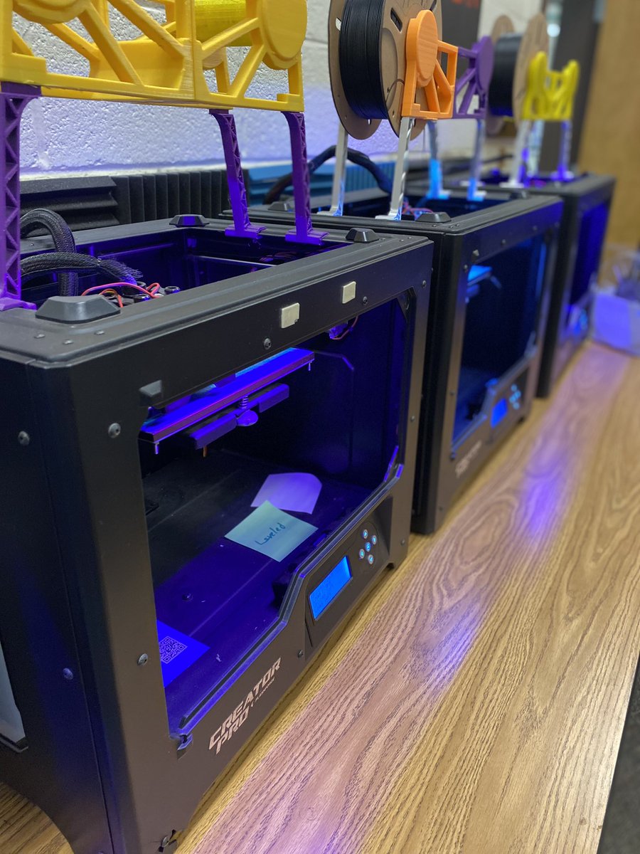 STEMcobb's tweet image. The students @Kempcougars were hard at work on this Friday in @SciSean &amp;amp; Mr. Brazile’s labs! #DoingDrivesLearning @ALDCOBB1