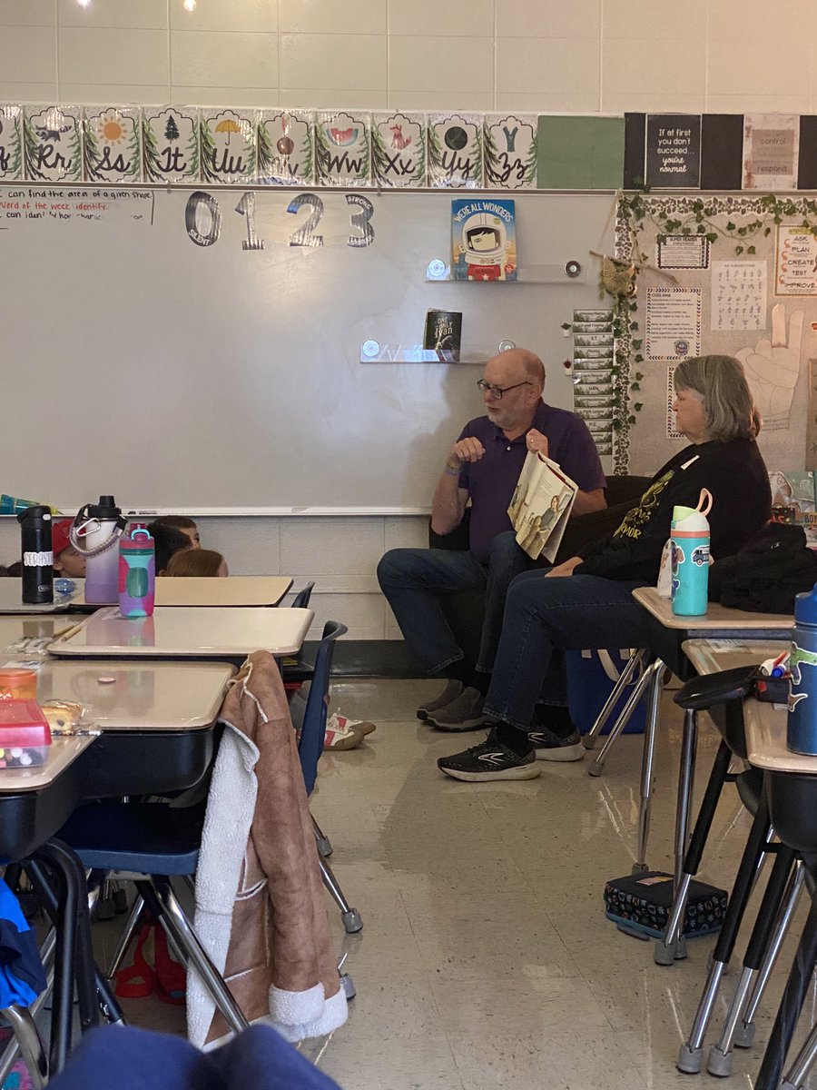 edrewY115's tweet photo. We love grandparents for mystery readers! 💚 @115ccgs https://t.co/MXlfTqitcp