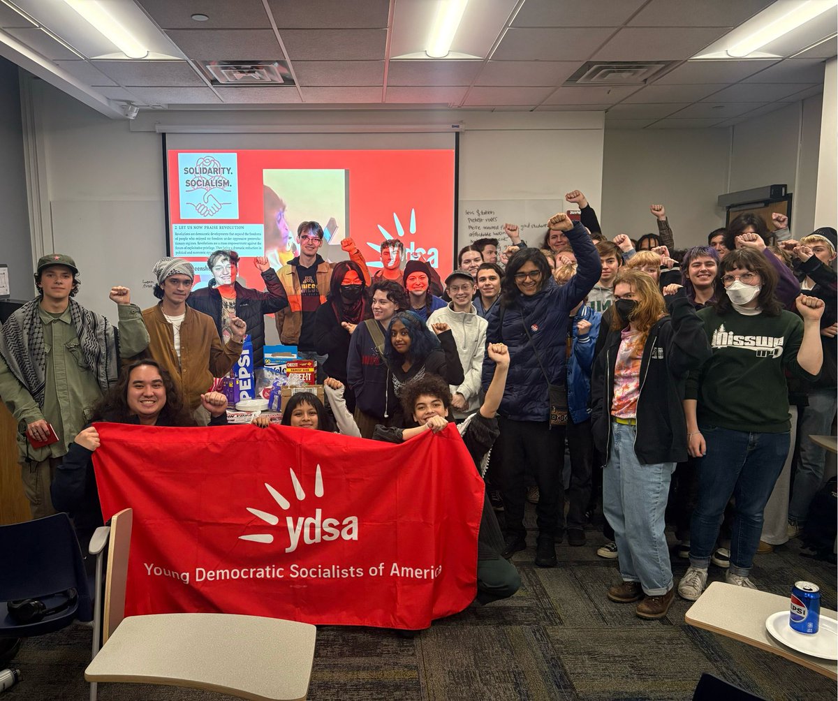 ydsaumn's tweet image. look at all these comrades! 😁 thanks for coming to the meeting, so great to see so many faces ! we had some valuable conversation about what organizing against fascism can look like. Thanks everyone for coming, we will see you at the next one, THURSDAY the 21st! (Ford Hall 115)