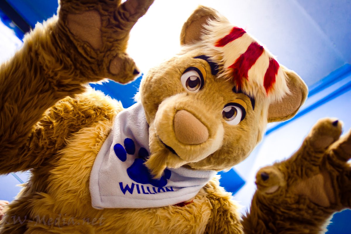 sachsenfurs's tweet photo. 😵😅Buh! Happy #FursuitFriday! 🍂
Mit @ignituswillion 🦁auf der #TJiL 2011.
👉 Wusstet ihr, dass die TJiL
(Tierische Jahresendsprengung in Leipzig)
der Vorgänger vom SFJ
(Sachsen Furs Jahreswechsel) ist?
Die TJiL lief von 2007 bis 2018.
Ab 2019 hieß sie dann SFJ.🎆🐆 https://t.co/GCCoD57Xtd