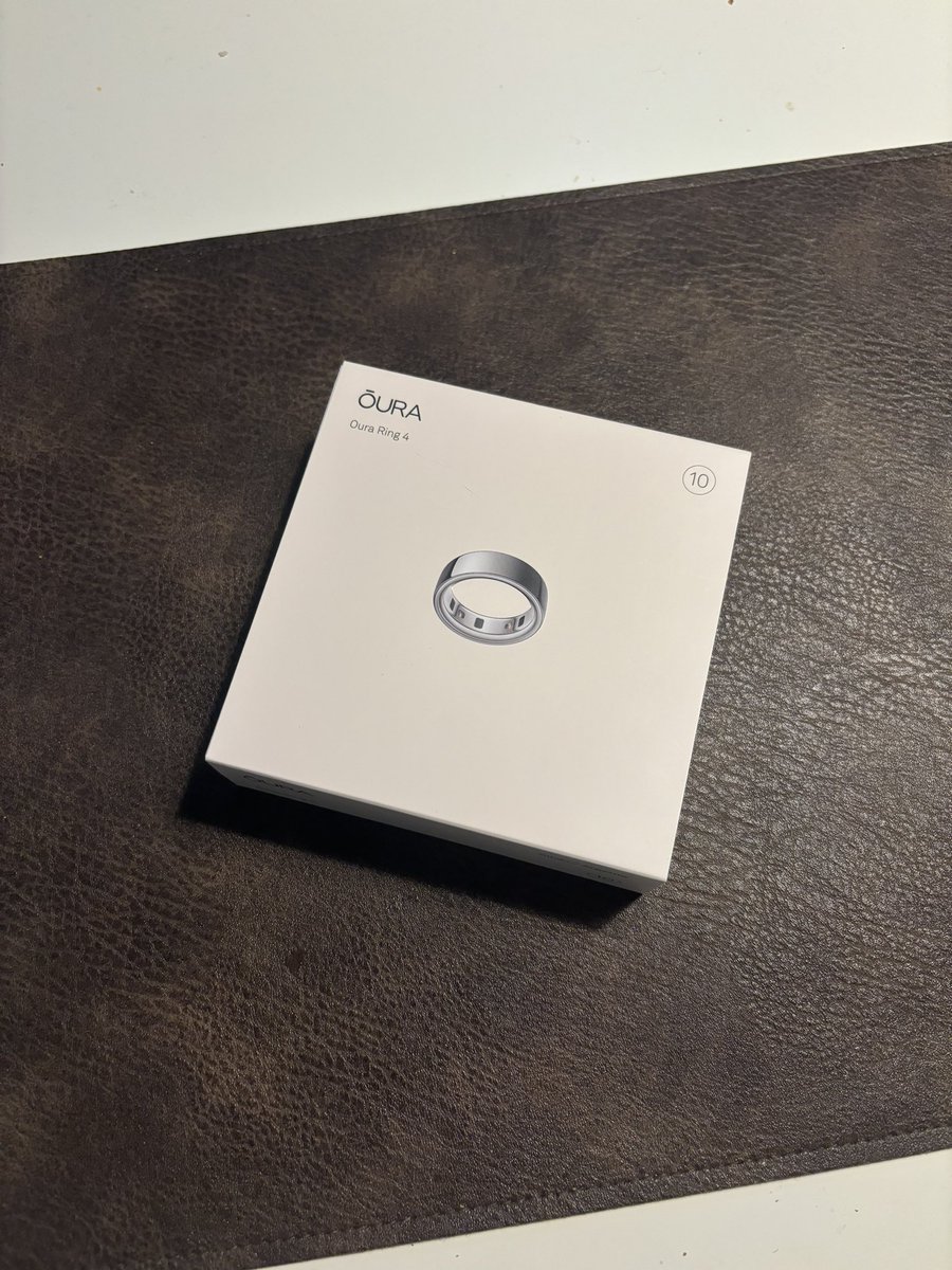 Osinkoinsinoori's tweet image. Sain parhaalta kaverilta lahjaksi @ouraring 4 synttäreiden ja sijoitusasuntomme hoitamisen vuoksi! Olin kyllä huikean otettu näin huikeasta lahjasta ja odotan innolla millaista dataa sormus kertoo🔥

#ouraring #oura