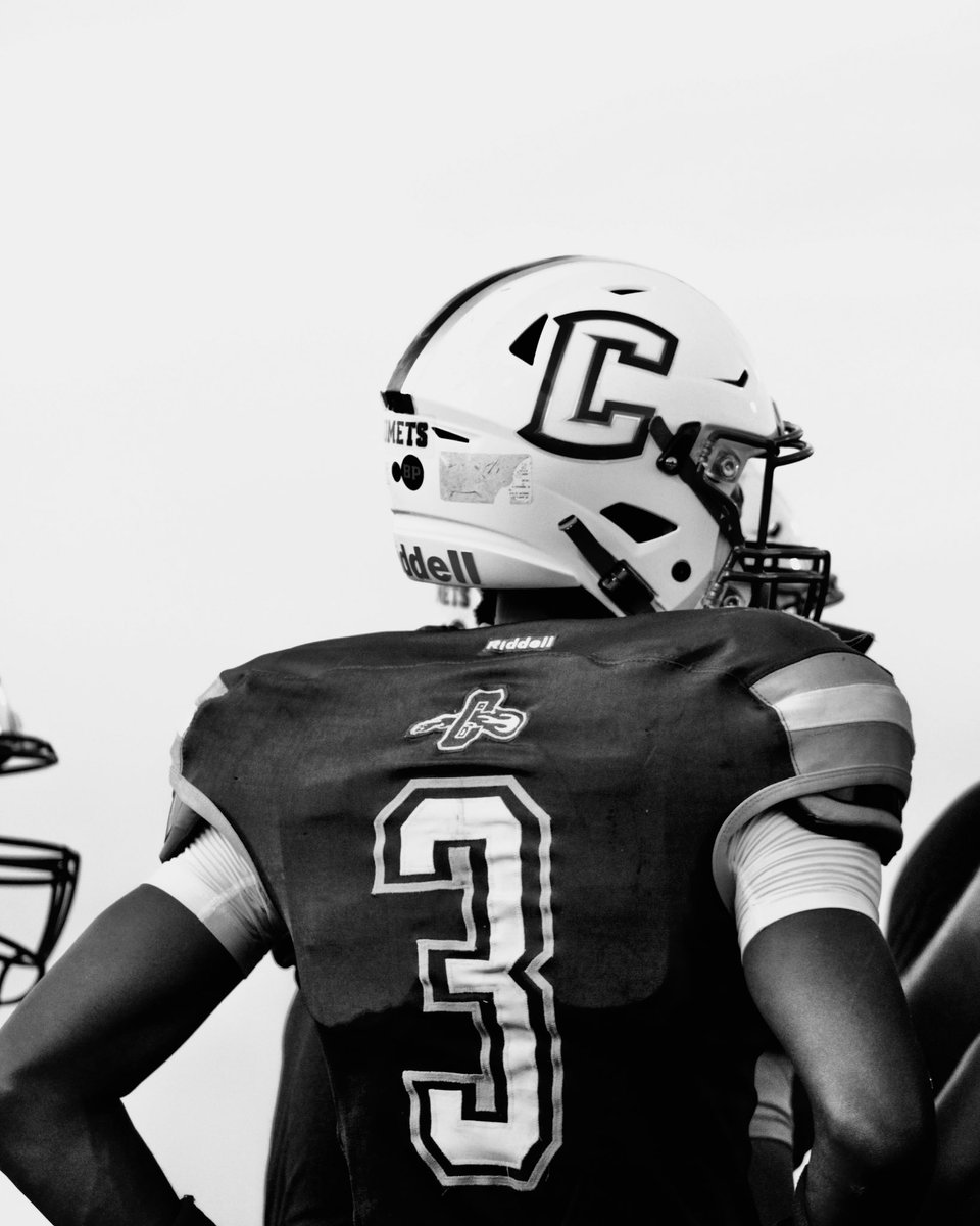 Senior season highlights 
6’0 165lb Wr/Db 
All  purpose yards 693
45 Receptions 
3 TDS 
310 (Rec yards)
41 tackles 
2 (INT)
2 (PBU’s)

hudl.com/athlete/165074…
