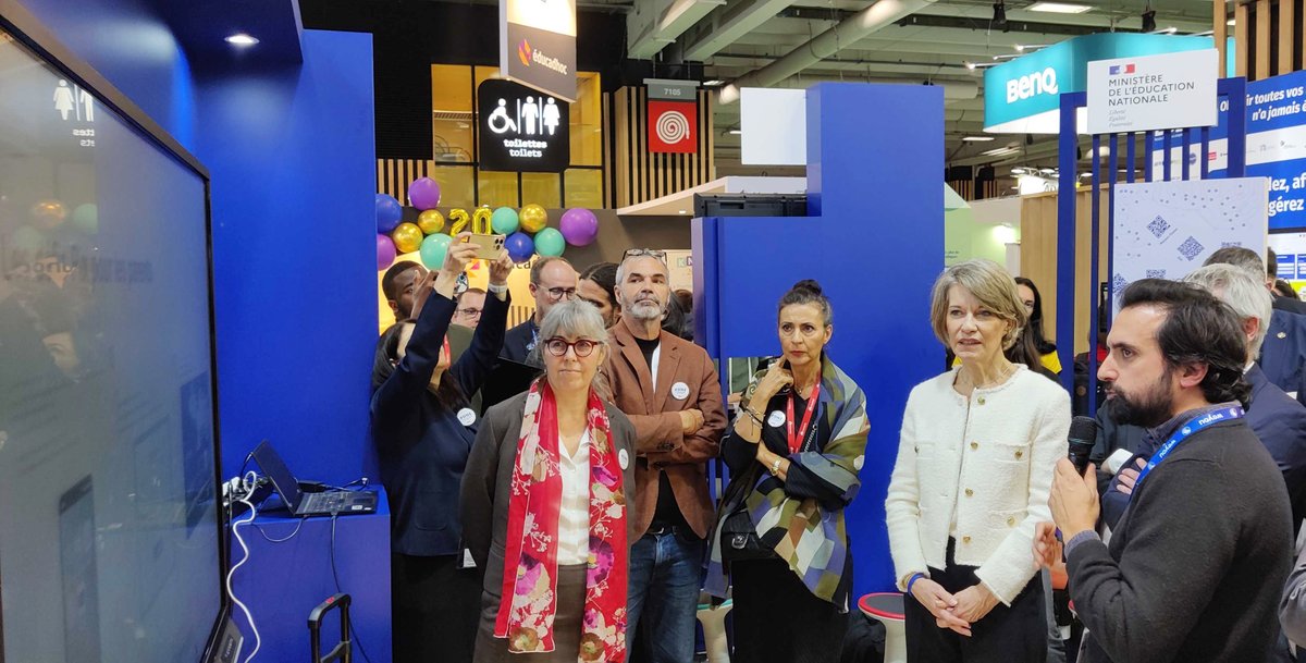 <a href="/AGenetet/">Anne Genetet</a>, ministre de l'Éducation nationale, a rencontré Pix sur le stand de la DNE au salon <a href="/educatechexpo/">Educatech Expo</a>  🚀
Cette rencontre a été l’occasion d’échanger sur les nouveaux dispositifs Pix mis en place dans l'enseignement, notamment Pix 6e et les parcours dédiés aux parents 👨‍👩‍👧‍👦