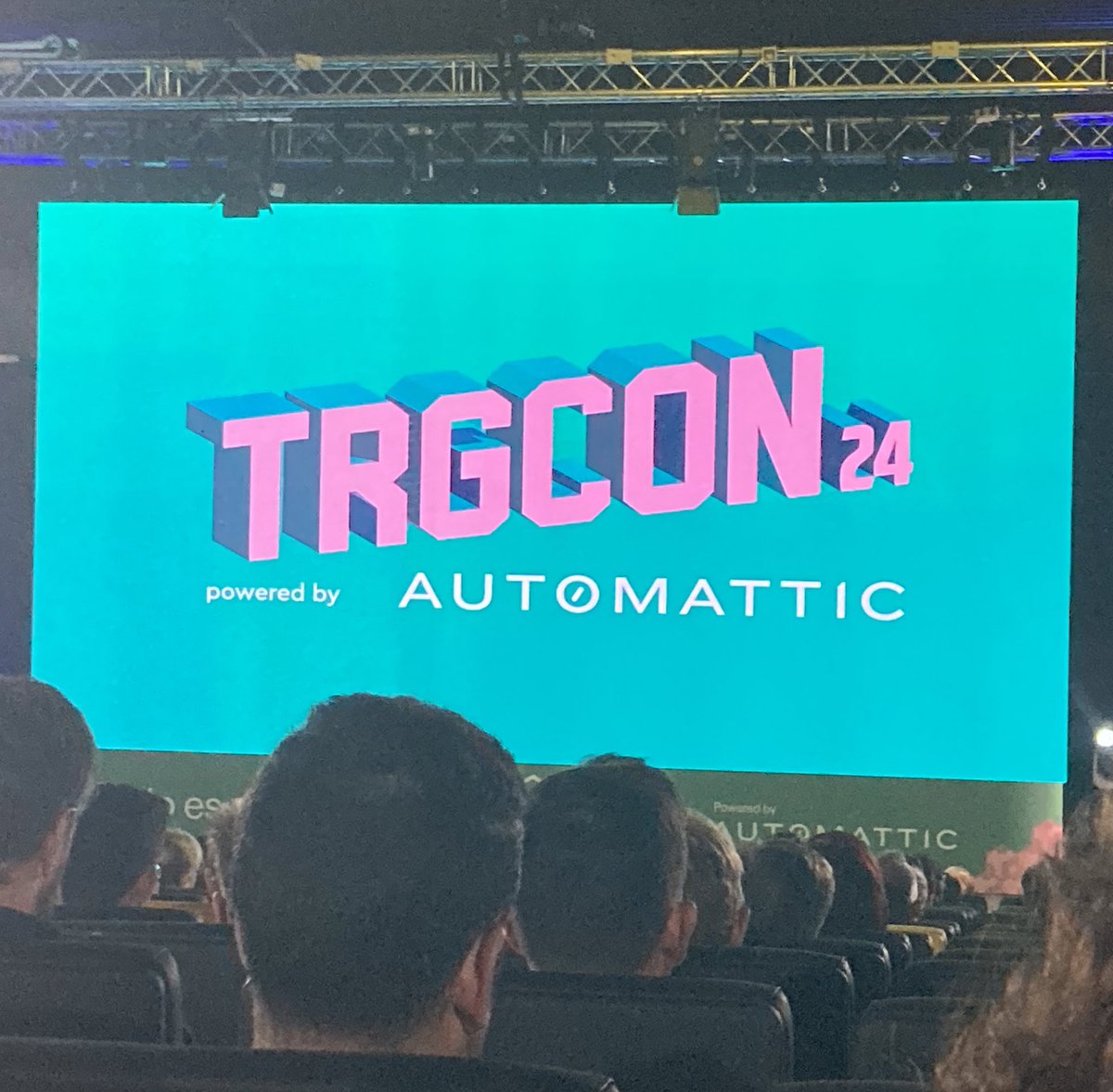 No os puedo dejar de recomendar que os metáis en el equipo organizador de un evento para luego ser asistente e ir tranquilo por ahí disfrutando de no comerte marrones.

¡Hasta he pillado pulpo!

#TRG24