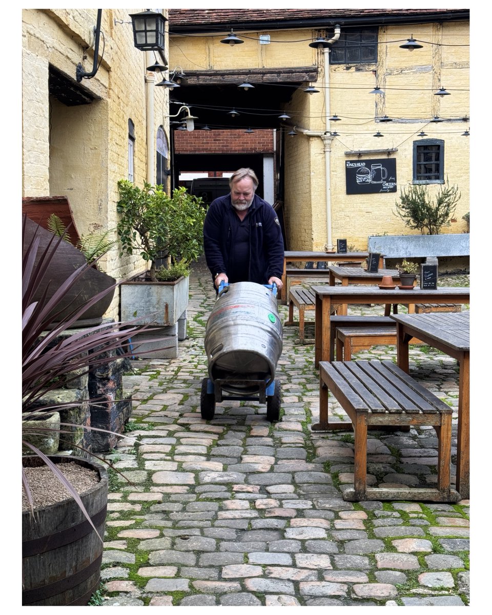 Kings_Head's tweet image. Scott delivered our fresh Chiltern Brewery beer to us today just in time for the weekend.

In the picture are 864 pints of beer between 6 kilderkins, to keep us going…!

Both bars are open today until 11pm. Food is served 6-8:30pm.

#beer #pub #publife #brewerylife #aylesbury