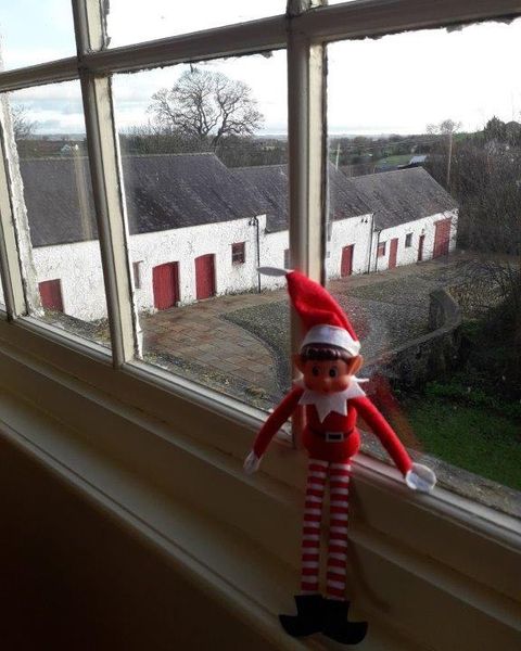 loveheritageNI's tweet image. To find out what Elfie learnt in Bellaghy Bawn, come along and visit for yourselves. Open 12.00-16.00 on the following dates - 15 December 24, 19 January 25 and 16 February 2025 More info at: ttps://www.communities-ni.gov.uk/heritage.../bellaghy-bawn #LoveHeritageNI #BellaghyBawn