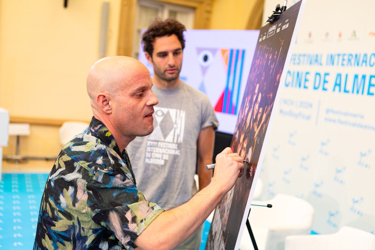 festivalmeria's tweet image. 🎥 ‘El aspirante’, dirigida por Juan Gautier y protagonizada por Eduardo Rosa y Lucas Nabor, abre la sección ‘Ópera Prima’ en #FICAL2024. 

👉 No te pierdas la proyección hoy a las 17:30h en el Teatro Cervantes.

#ÓperaPrima #FICAL #ElAspirante