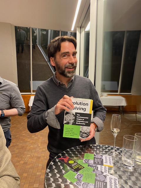 Evolution Evolving (@evoevolving) on Twitter photo Cambridge philosopher of science Professor Tim Lewens gave 'Evolution Evolving' a strong endorsement, describing it as "an excellent book", at the book launch last week.
'Evolution Evolving' is published by <a href="/PrincetonUPress/">Princeton University Press</a>
Find out more at evolutionevolving.org Cambridge philosopher of science Professor Tim Lewens gave 'Evolution Evolving' a strong endorsement, describing it as "an excellent book", at the book launch last week.
'Evolution Evolving' is published by <a href="/PrincetonUPress/">Princeton University Press</a>
Find out more at evolutionevolving.org