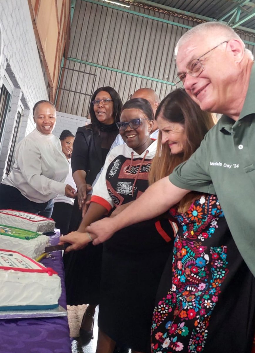 City_Ekurhuleni's tweet photo. MMC Nkosi joined dignitaries from Alstom, Chance Children's Home, and the Railway Safety Regulator to cut the cake and mark the joyful reopening of Chance Children's Home. 🍰
It is a moment of unity and hope for a brighter future!
#CelebratingHope #CommunityCare https://t.co/eO9vxLusUH