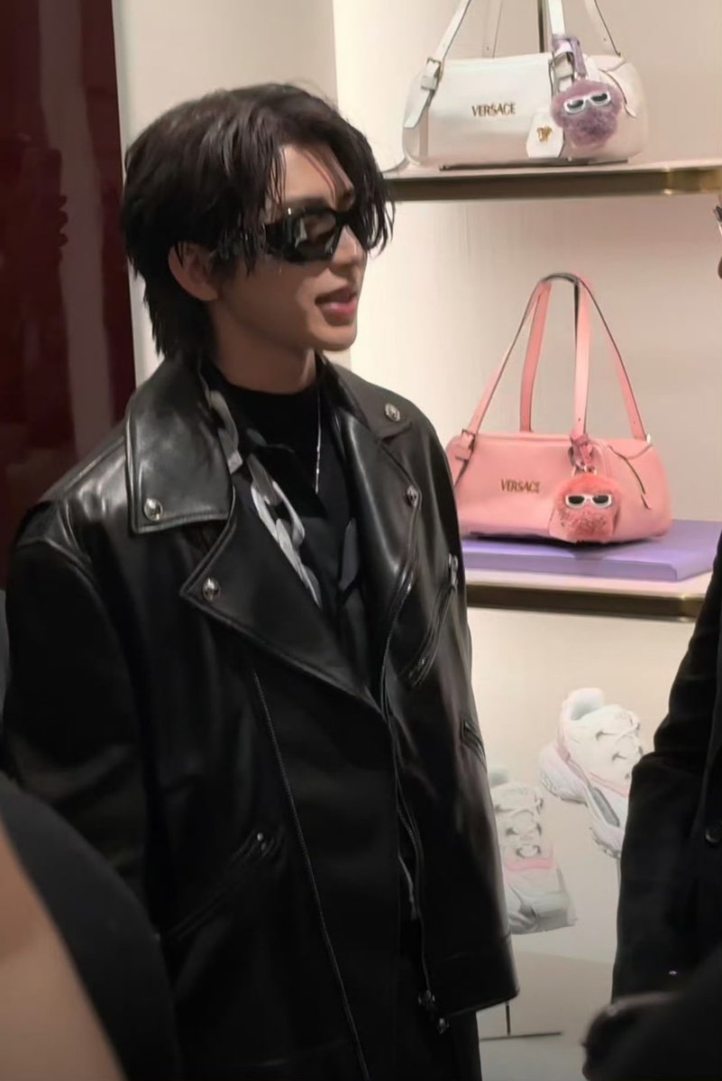 medusa_802's tweet photo. Versace Global Ambassador Kun made an appearance at the Shanghai Henglong Anniversary Celebration today.
#KUN #CaiXukun
#Versace
#VersacexKUN
@kun_officialx https://t.co/sZae4fzVsS