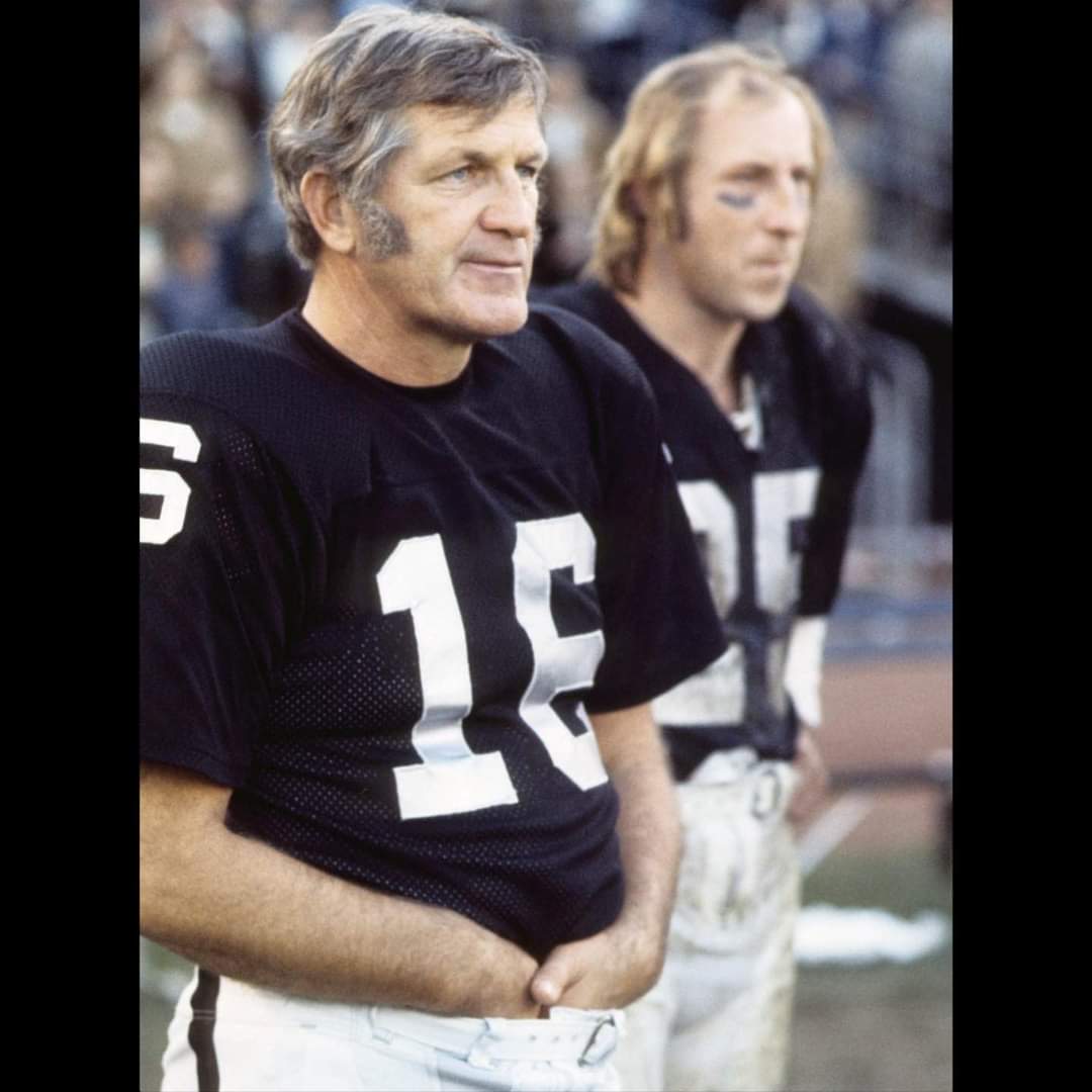 wsamcap's tweet image. Kids, not only did NFL players used to look like this, but each of these two fashion models are in the Hall of Fame.