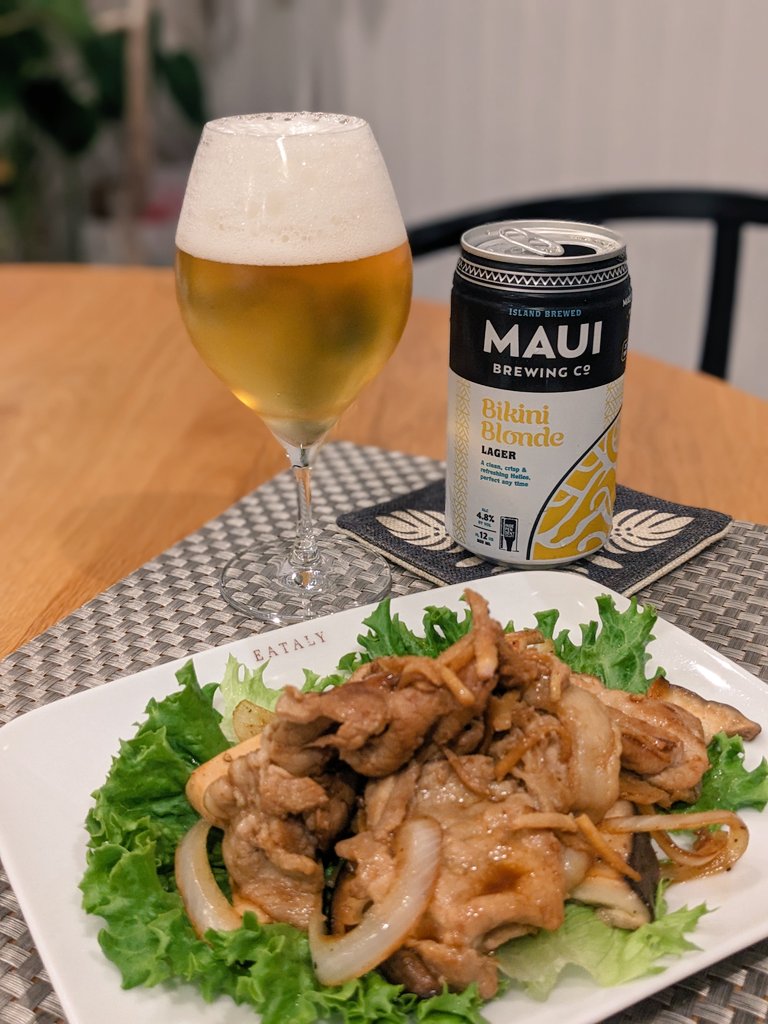 t_yassi's tweet photo. 𝙷𝚊𝚙𝚙𝚢 𝙰𝚕𝚘𝚑𝚊 𝙵𝚛𝚒𝚍𝚊𝚢 !
ガツンと生姜焼きで一杯😎
本日のおビール🍻
MAUI BREWING Bikini Blonde
ラガーが染みます🥹
ネーミングも最高にキュートなのよね~👙
華金に乾杯🤙
#晩酌 #MAUIBREWING
#BikiniBlonde #豚の生姜焼き
#健康診断異常無し #インフルワクチン済💉 https://t.co/UKJjw6hGA1