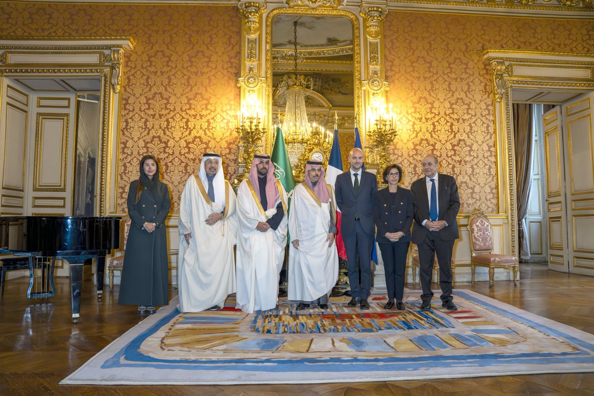 BadrFAlSaud's tweet photo. عقدت اللجنة الوزارية السعودية الفرنسية اجتماعها الثاني في باريس، لتعزيز الشراكة الثقافية والسياحية والاقتصادية بين العلا وباريس. تعاون استراتيجي حقق إنجازات مهمة. 
#رؤية_السعودية_2030 https://t.co/tL6jijL1uu