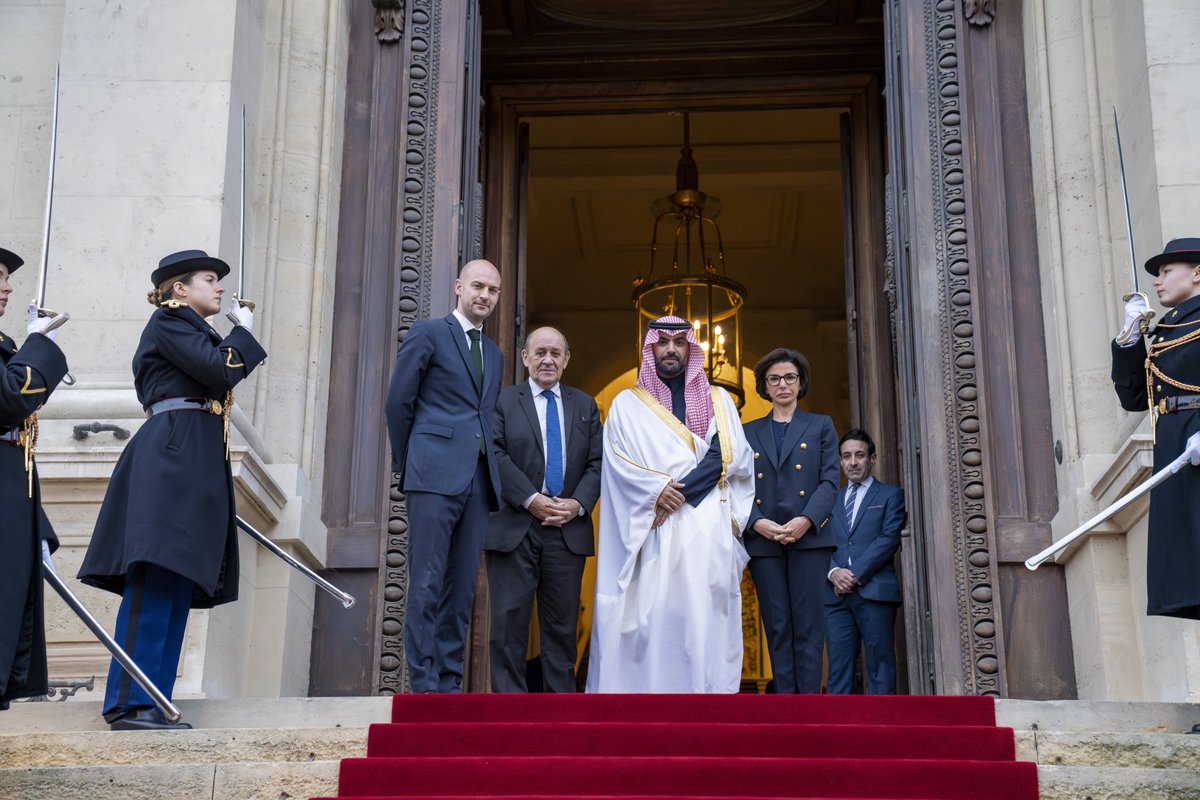 BadrFAlSaud's tweet photo. عقدت اللجنة الوزارية السعودية الفرنسية اجتماعها الثاني في باريس، لتعزيز الشراكة الثقافية والسياحية والاقتصادية بين العلا وباريس. تعاون استراتيجي حقق إنجازات مهمة. 
#رؤية_السعودية_2030 https://t.co/tL6jijL1uu