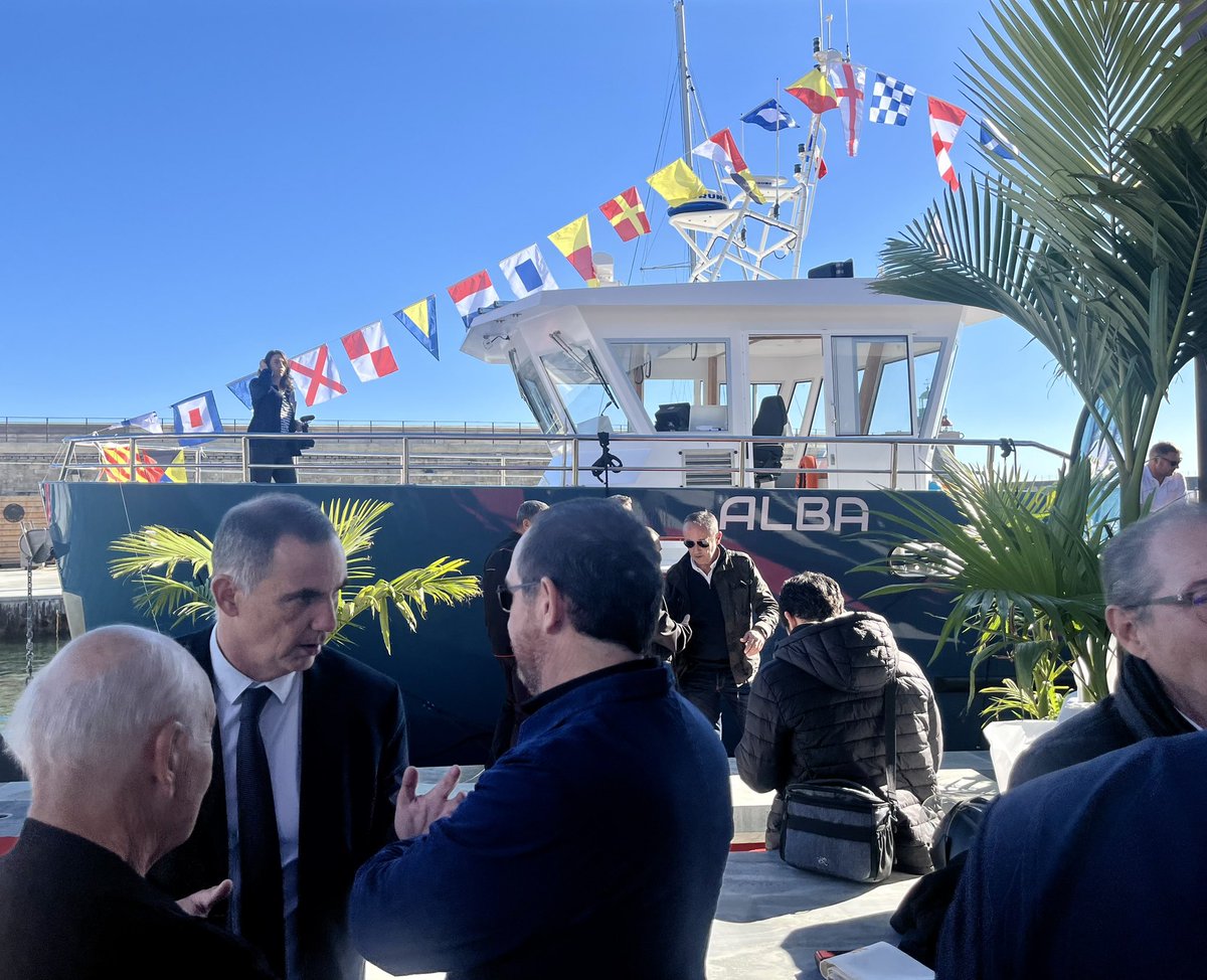AUE (@aue_corsica) on Twitter photo ⛴ L’AUE est heureuse de participer à l’inauguration du navire Alba, magnifique projet du <a href="/LM_Bastia/">Lycée Maritime de Bastia</a>.
👉🏼Ce navire de #formation innovant est entièrement alimenté à l’#hydrogène vert, qui sera lui même produit à #Folelli !
Felicitazione pè stu prughjettu,un asempiu pè l’avvene👏🏼 ⛴ L’AUE est heureuse de participer à l’inauguration du navire Alba, magnifique projet du <a href="/LM_Bastia/">Lycée Maritime de Bastia</a>.
👉🏼Ce navire de #formation innovant est entièrement alimenté à l’#hydrogène vert, qui sera lui même produit à #Folelli !
Felicitazione pè stu prughjettu,un asempiu pè l’avvene👏🏼