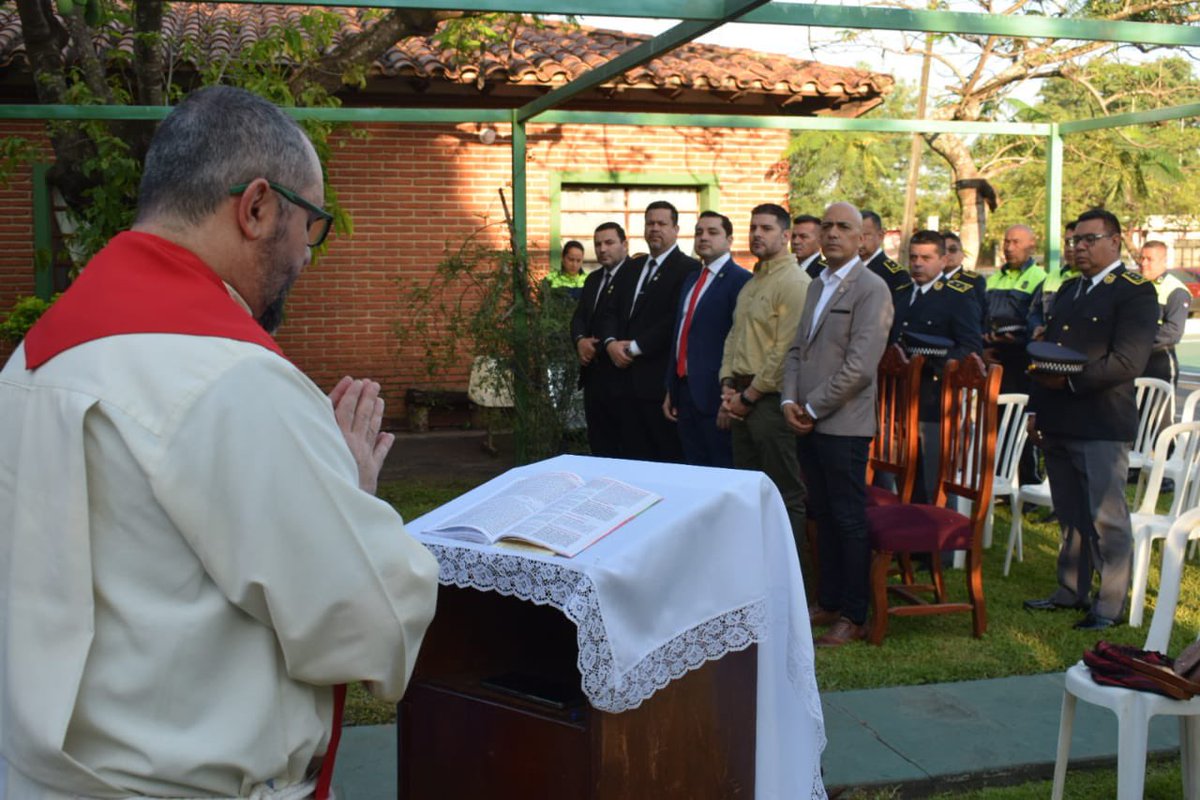 nenechopy's tweet photo. Hoy celebramos el 59º aniversario de nuestra Policía Municipal de Tránsito con una misa de acción de gracias. Agradezco profundamente el esfuerzo de cada uno de sus agentes, quienes día a día dedican su labor a la seguridad y el orden de nuestras calles en Asunción. https://t.co/gLiAxpVeJN