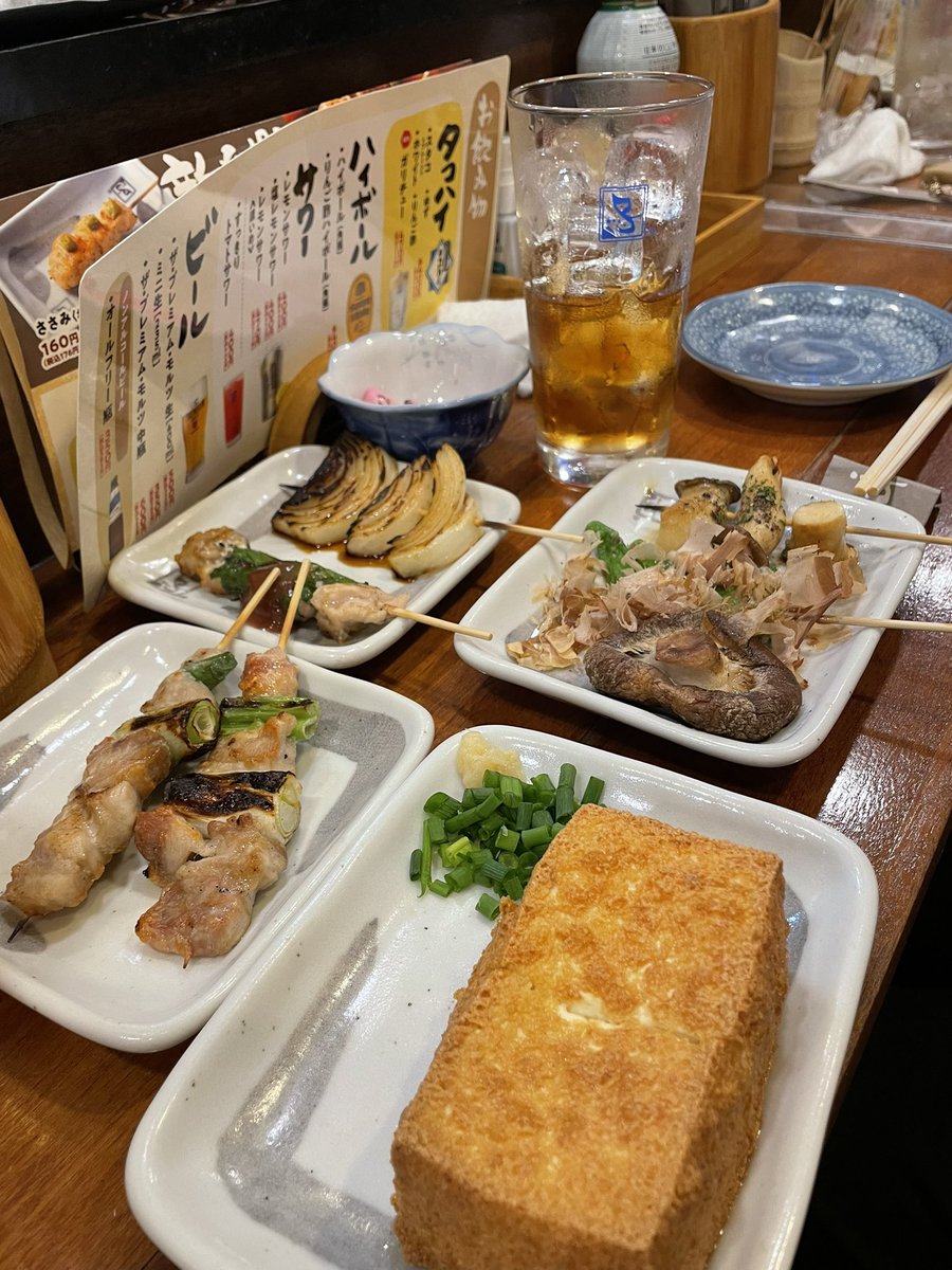 shango333's tweet photo. 今日はロイクラトン🇹🇭
コームローイ一斉打ち上げしに
チェンマイ入りしたかったな
（動画は過去の）

想いをチェンマイに飛ばしながら
焼き鳥屋さんで乾杯 https://t.co/OdnVz1SXP5