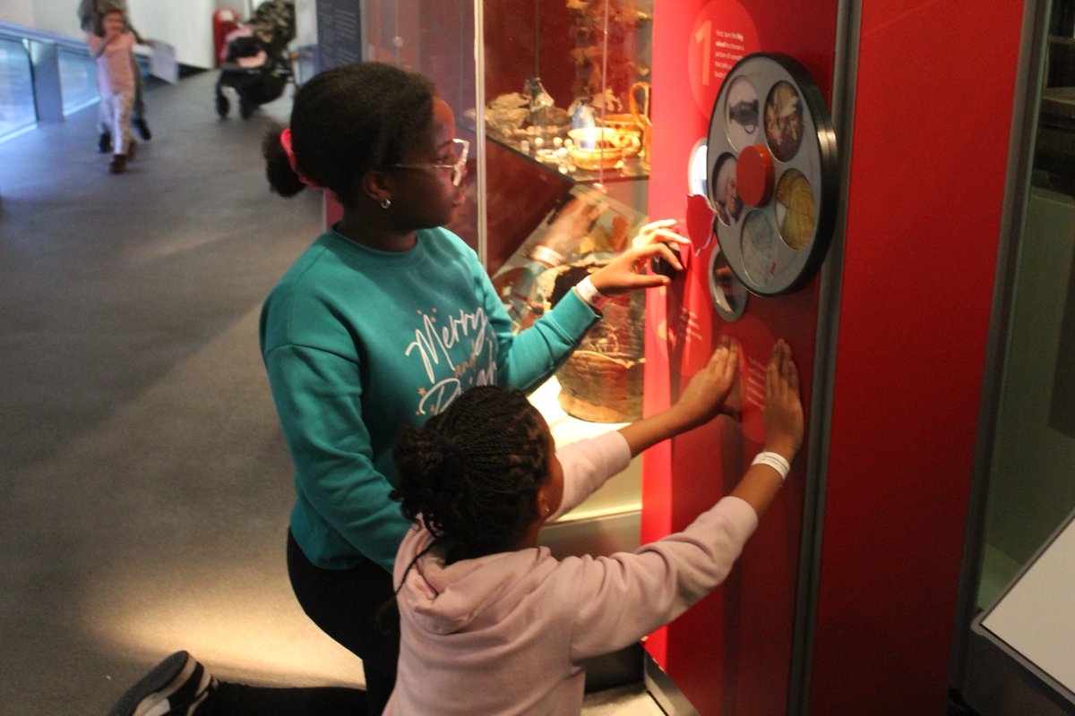 IntoUniversity's tweet photo. North Liverpool students took part in a Holiday FOCUS on local culture and community. They learnt about the history of Liverpool, visited local museums and took part in a workshop by BBC Radio Merseyside - creating their own news reports! 🔍 📝
#IntoUniversity #IUImpact https://t.co/mKZRz0qemF