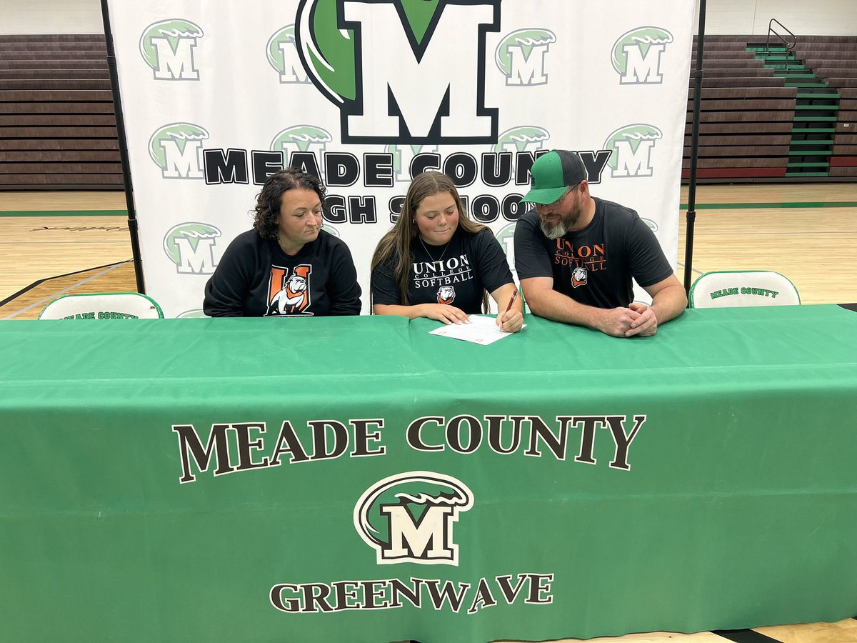 SavyMiller2025's tweet photo. Officially a Bulldog!! https://t.co/gnYnKdya9f