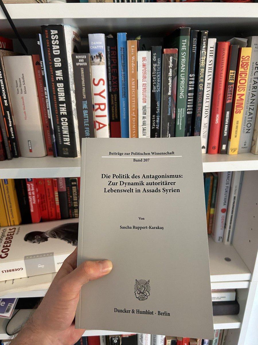 I'm very pleased to announce that my dissertation, 'The Politics of Antagonism: On the Dynamics of Authoritarian Social Space in Assad's Syria' (GER), has now been published by <a href="/DunckerHumblot/">Duncker & Humblot</a> .

The book can be ordered via this link: 

duncker-humblot.de/buch/die-polit…

#Syria