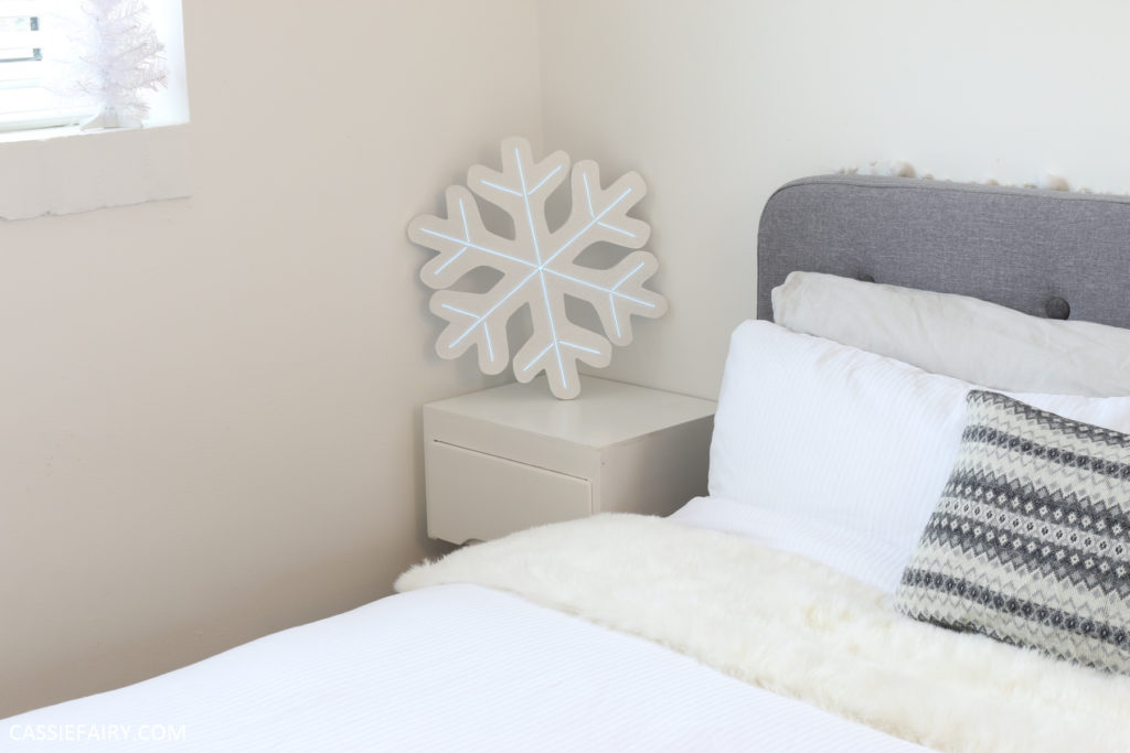 Fancy making your own neon snowflake light to decorate your home for Christmas? I've shared the full DIY project along with photos of my own minimalist snowy white festive bedroom... cassiefairy.com/2018/12/21/sno…