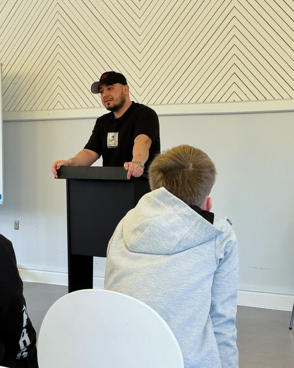 Glorious_E tweet media