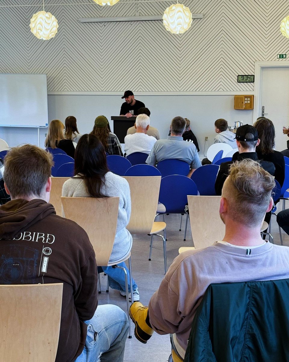 Glorious_E tweet media