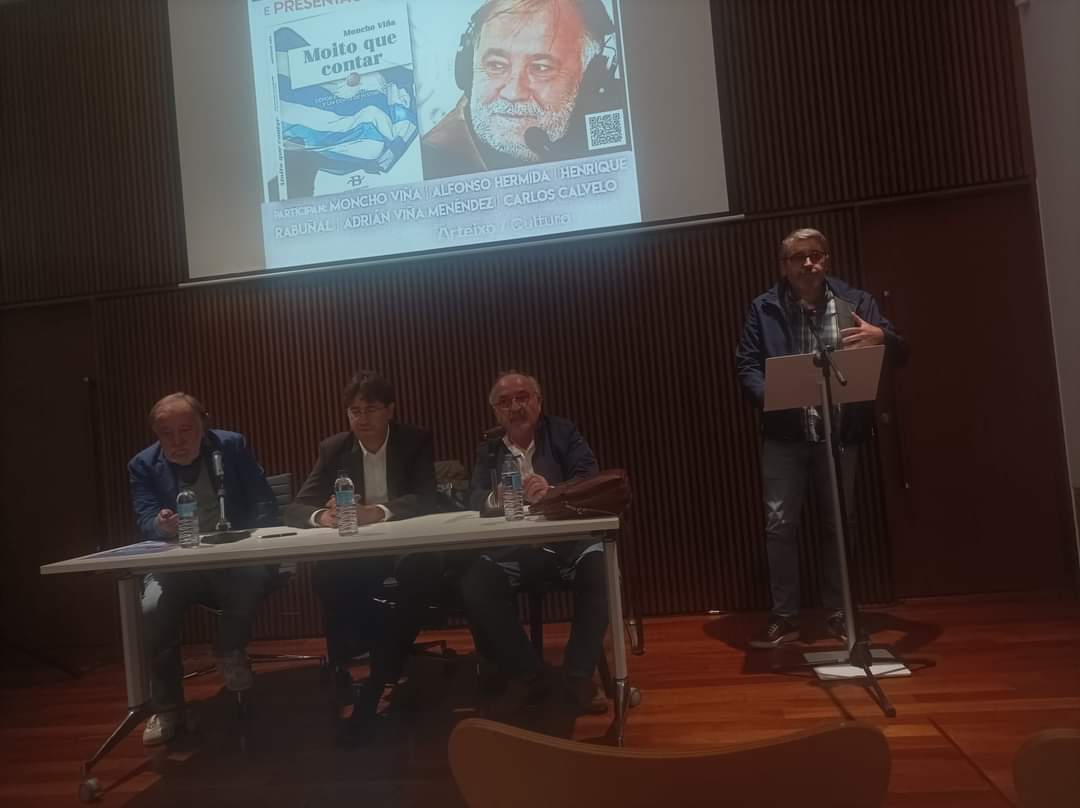 h_rabunal's tweet image. Onte acto moi emotivo na Capela do Balneario (@ArteixoOficial) onde casaron Arsenio e Maíña. Grazas ao seu fillo Pablo pola presenza e moitos amigos como Bieito Romero, Sonia Iglesias ou @xabimaceiras. E ao alcalde Carlos Calvelo por presidir a presentación de @MoitoQueContar.