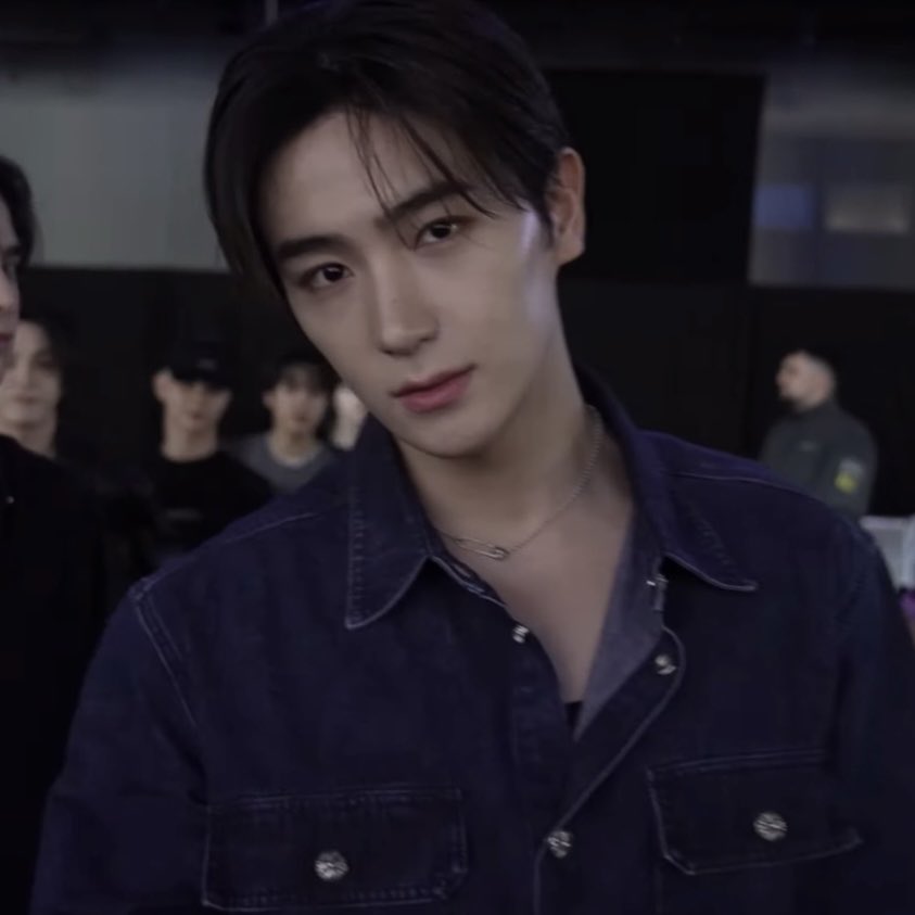 순간의 현재 tweet media